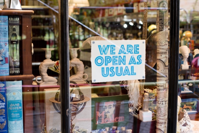 escaparate-open-usual